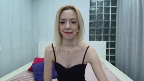 Snapshot of brightly_heizer chatting on May 13, 2026, 12:41 am Heather online show from May 13, 2026, 12:41 am