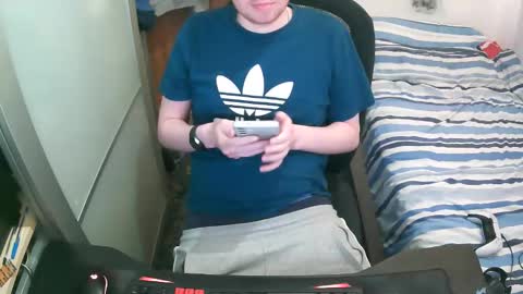 Snapshot of britishtom93 chatting on November 17, 2025, 12:27 am British Tom online show from November 17, 2025, 12:27 am