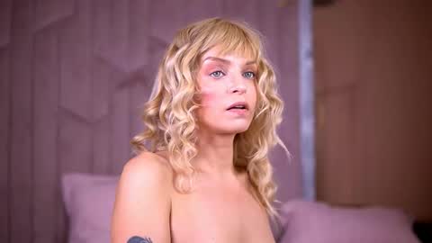 britneyhudson online show from December 23, 2025, 5:49 am