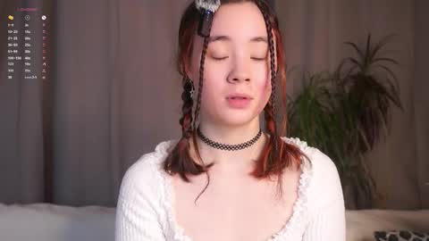 Snapshot of britthe chatting on December 14, 2025, 11:26 am Lina online show from December 14, 2025, 11:26 am