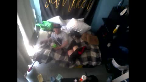 brokenboii23 online show from April 27, 2026, 7:23 pm