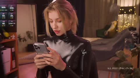 Anna online show from December 11, 2024, 2:33 pm