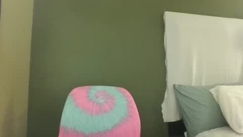 EtherealLilac online show from April 17, 2026, 6:49 am