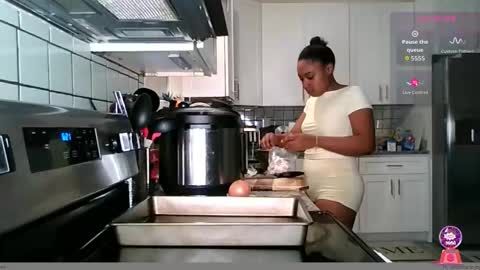 Snapshot of brownsugarcutie3 chatting on December 15, 2025, 11:20 pm Brownsuagrcutie online show from December 15, 2025, 11:20 pm