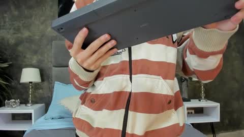 Bruce Hans online show from November 18, 2025, 11:36 am