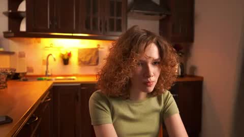 Snapshot of brunaeveritt chatting on April 18, 2026, 1:59 pm Tess online show from April 18, 2026, 1:59 pm