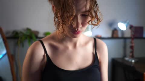 Snapshot of brunaeveritt chatting on May 9, 2026, 1:49 pm Tess online show from May 9, 2026, 1:49 pm