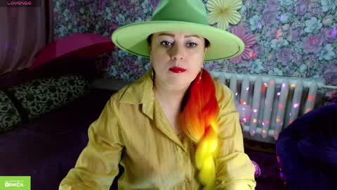 Julia online show from April 4, 2026, 9:01 pm