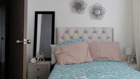 Violetta online show from February 10, 2025, 5:41 pm