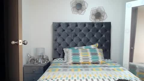 Violetta online show from September 23, 2025, 3:09 am