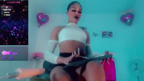 Snapshot of brunettesexy11 chatting on December 2, 2024, 11:12 am ChannelR online show from December 2, 2024, 11:12 am