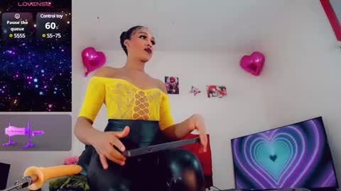 Snapshot of brunettesexy11 chatting on December 13, 2024, 10:51 am ChannelR online show from December 13, 2024, 10:51 am