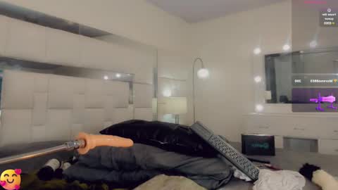 Snapshot of brunettesexy11 chatting on February 27, 2025, 3:15 pm ChannelR online show from February 27, 2025, 3:15 pm