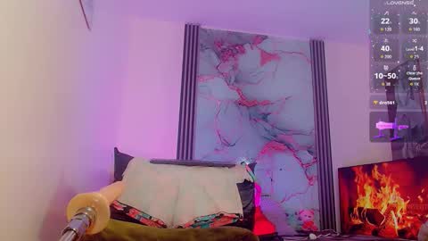 Snapshot of brunettesexy11 chatting on November 7, 2025, 11:21 am ChannelR online show from November 7, 2025, 11:21 am