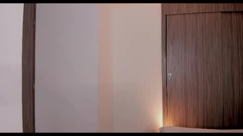     online show from October 16, 2025, 8:43 pm