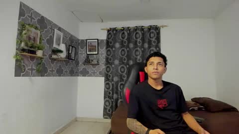 Snapshot of bruno_snow chatting on December 17, 2025, 3:45 am bruno_snow online show from December 17, 2025, 3:45 am