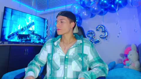 Snapshot of bryam_hot chatting on January 11, 2025, 1:16 am BRYAM INDEPENDENT MODEL online show from January 11, 2025, 1:16 am