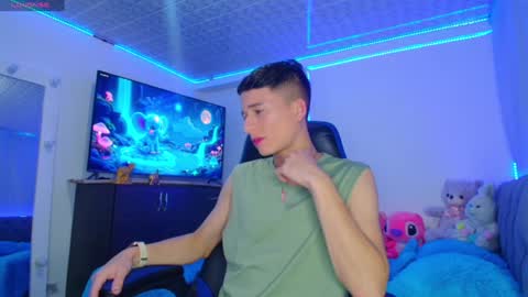 Snapshot of bryam_hot chatting on January 21, 2025, 2:11 am BRYAM INDEPENDENT MODEL online show from January 21, 2025, 2:11 am