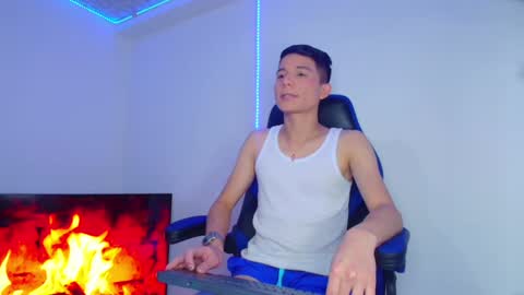 Snapshot of bryam_hot chatting on January 29, 2025, 2:40 am BRYAM INDEPENDENT MODEL online show from January 29, 2025, 2:40 am