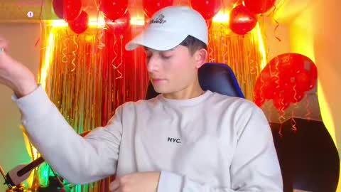 Snapshot of bryam_hot chatting on September 20, 2025, 1:17 am BRYAM INDEPENDENT MODEL online show from September 20, 2025, 1:17 am