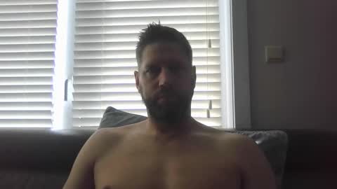 bubblebee1982 online show from May 14, 2026, 7:04 am
