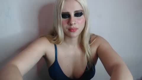 Isabella but call me isa  online show from October 9, 2025, 6:22 am