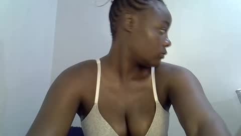 Snapshot of bubbly_ass30 chatting on February 18, 2026, 2:29 am bubbly_ass30 online show from February 18, 2026, 2:29 am