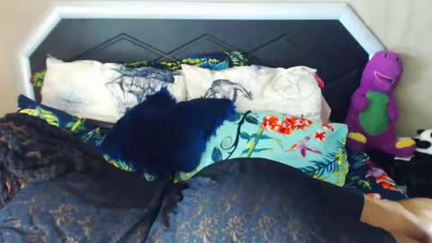 Snapshot of bulkyyass4u chatting on December 16, 2025, 10:42 am bulkyyass4u online show from December 16, 2025, 10:42 am