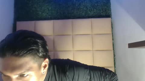 bull_cam online show from September 21, 2025, 7:15 pm