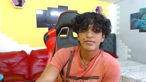 bull_cam online show from November 29, 2025, 1:25 pm