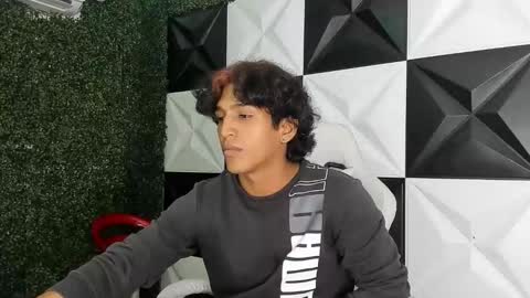 bull_cam online show from December 15, 2025, 3:22 am