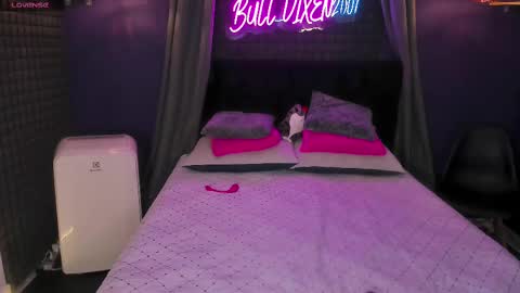 Bunny and The Rock online show from September 18, 2025, 12:07 pm