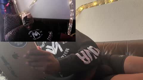 Snapshot of bungalowentertainment chatting on December 16, 2025, 5:40 pm Bungalow Entertainment online show from December 16, 2025, 5:40 pm