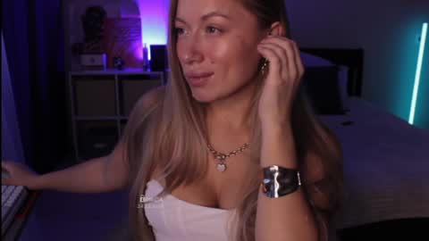 B U N N Y online show from December 14, 2024, 3:18 am