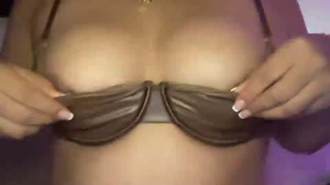 bunnymami333 online show from January 8, 2026, 3:42 am