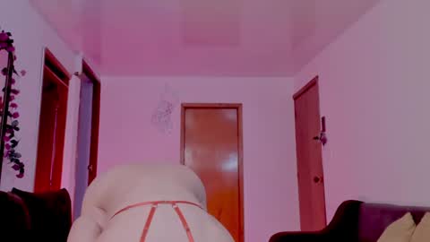 Snapshot of burbuja_cosmic chatting on December 2, 2024, 12:52 am Im Val Welcome to my room My instagram Bubble cosmic online show from December 2, 2024, 12:52 am