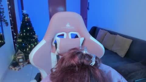 Snapshot of burbuja_cosmic chatting on December 13, 2024, 3:38 am Im Val Welcome to my room My instagram Bubble cosmic online show from December 13, 2024, 3:38 am