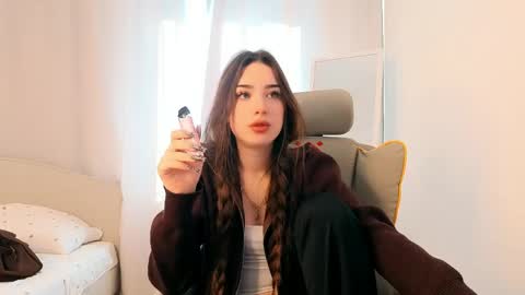 Amelia online show from May 7, 2026, 4:51 am