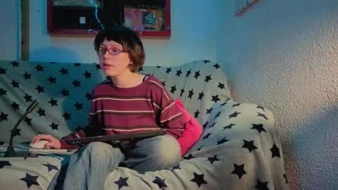 Lara online show from October 16, 2025, 5:58 pm