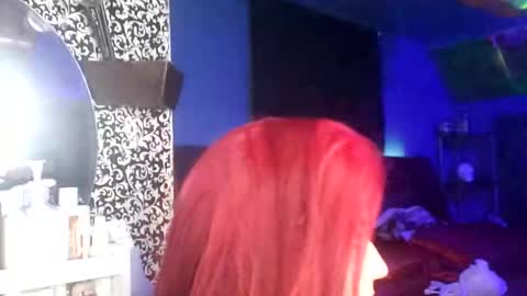 busybee83 online show from January 29, 2025, 4:47 am