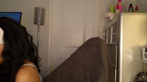 butterfly booty online show from April 6, 2026, 7:42 am