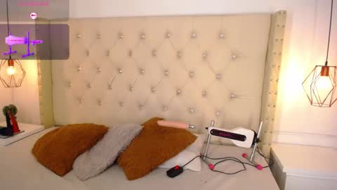 bycandy_ online show from November 14, 2025, 1:32 pm