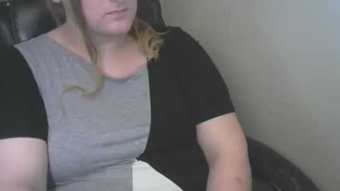 Snapshot of calcavorix chatting on April 1, 2026, 12:55 am Calie online show from April 1, 2026, 12:55 am