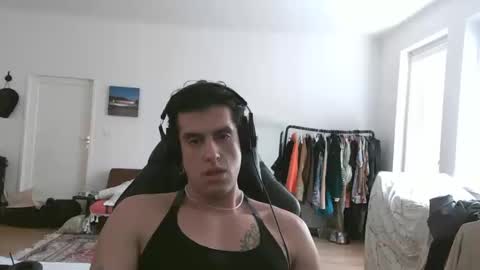 calientecalientee online show from September 27, 2025, 12:10 pm