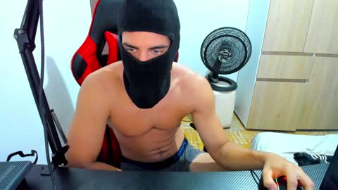 calihotcaliente27 online show from February 5, 2025, 1:33 pm