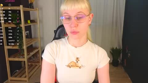 Snapshot of call_me_heaven chatting on April 17, 2026, 3:15 pm Good girl Ann online show from April 17, 2026, 3:15 pm