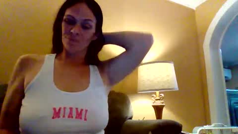 Calli online show from April 9, 2026, 2:33 am