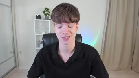 Hey I am Calvin  online show from December 6, 2024, 7:12 pm