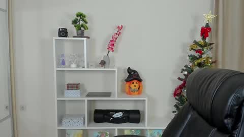 Hey I am Calvin  online show from December 10, 2024, 7:11 pm