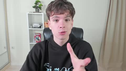 Hey I am Calvin  online show from February 7, 2025, 7:06 pm